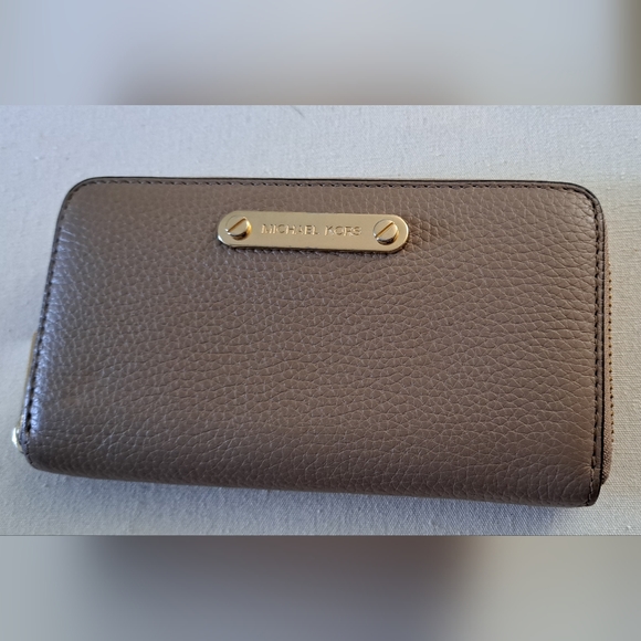 Michael Kors Pearl Grey Tan ZA Continental Wallet Gold Hardware - Picture 1 of 3